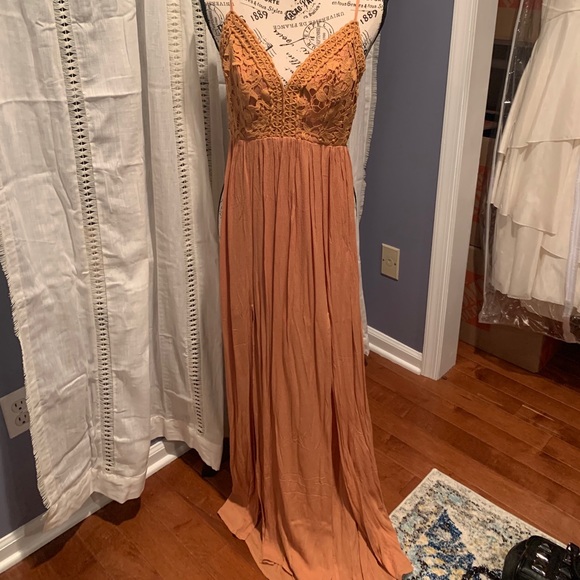 ILLA ILLA Dresses & Skirts - Illa Illa mustard crochet dress